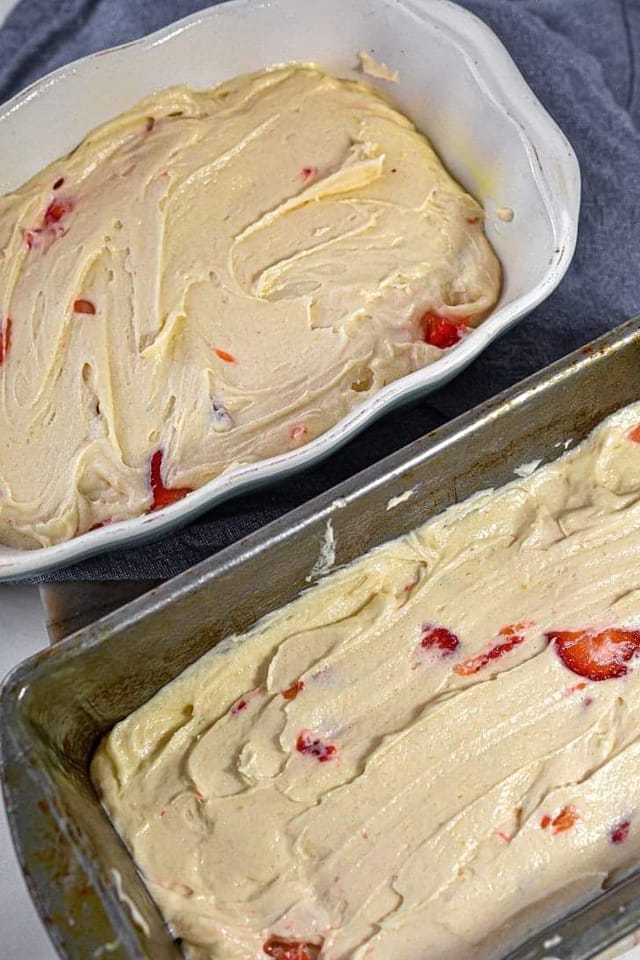 STRAWBERRY POUND CAKE