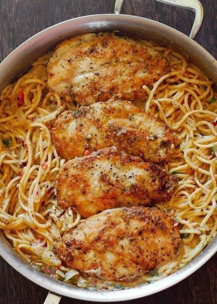 Chicken Pasta in Creamy White Wine Parmesan Cheese Sauce 