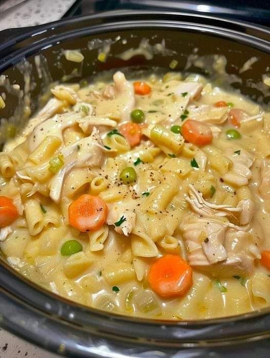 Skillet dish with chicken, noodles and vegetables!!